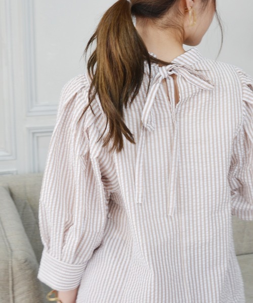 Meli rich(メリーリッチ)の「大人可愛い。ストライプボリュームスリーブブラウス(シャツ/ブラウス・レディース・チャコールグレー/ベージュ/ブルー/グリーン・MEDIUM)」の1枚目の写真