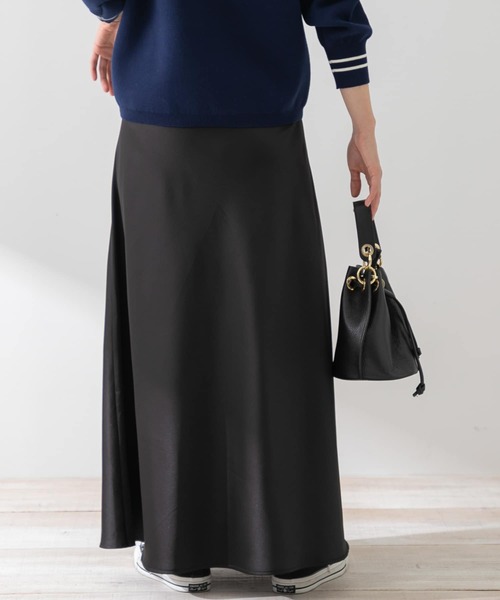 URBAN RESEARCH Sonny Label（アーバンリサーチサニーレーベル）の「バイアスマーメイドサテンスカート（スカート・レディース・グリーン/グレー/ブラック・FREE）」の12枚目の写真