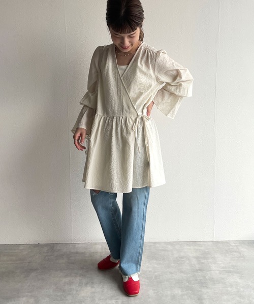 w closet(ダブルクローゼット)の「スリットキャンディースリーブチュニックはおり(シャツ/ブラウス・レディース・キナリ/ブルー/グリーン・FREE)」の4枚目の写真