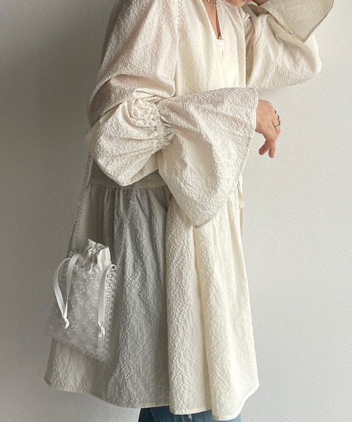 w closet(ダブルクローゼット)の「スリットキャンディースリーブチュニックはおり(シャツ/ブラウス・レディース・キナリ/ブルー/グリーン・FREE)」の8枚目の写真