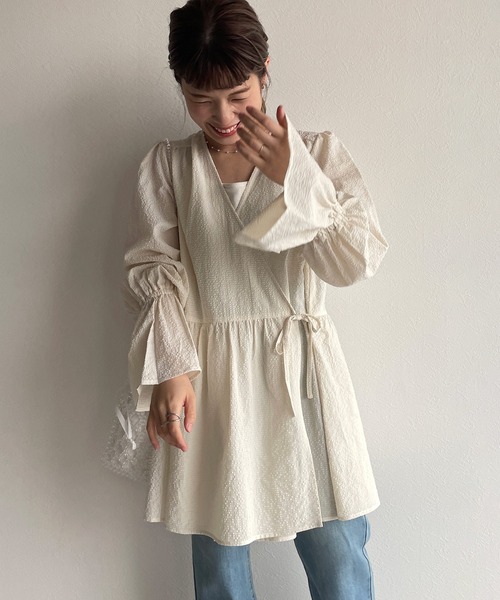 w closet(ダブルクローゼット)の「スリットキャンディースリーブチュニックはおり(シャツ/ブラウス・レディース・キナリ/ブルー/グリーン・FREE)」の11枚目の写真