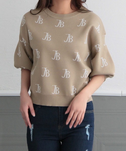 Julia Boutique(ジュリアブティック)の「JBロゴ柄五分袖ニットトップス/22151(ニット/セーター・レディース・ブラック/ホワイト/ベージュ/ピンク・ONE)」の3枚目の写真