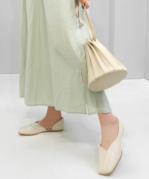 minia（ミニア）の「GDピースVカット切り替えパンプス　◇（パンプス・レディース・アイボリー/ブラック/ブラウン・S/M/L/LL）」の4枚目の写真