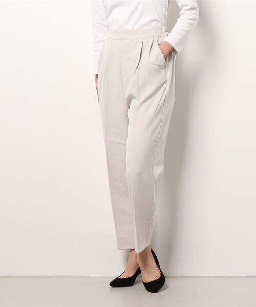 Samansa Mos2 blue（サマンサモスモスブルー）の「【接触冷感】マルチスタイルテーパードパンツ（その他パンツ・レディース・イエロー/グリーン/サックスブルー/ブラック/ブルー/ベージュ/ライトベージュ・SMALL/MEDIUM/LARGE）」の4枚目の写真