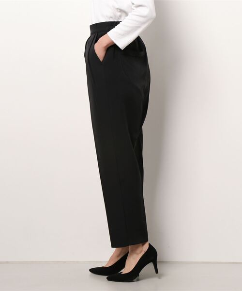 Samansa Mos2 blue（サマンサモスモスブルー）の「【接触冷感】マルチスタイルテーパードパンツ（その他パンツ・レディース・イエロー/グリーン/サックスブルー/ブラック/ブルー/ベージュ/ライトベージュ・SMALL/MEDIUM/LARGE）」の8枚目の写真