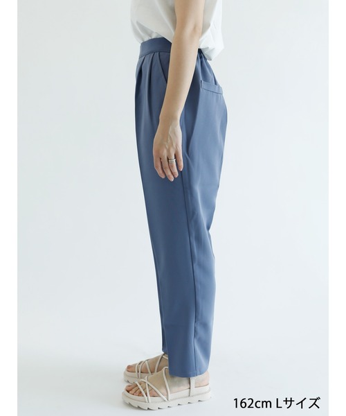 Samansa Mos2 blue（サマンサモスモスブルー）の「【接触冷感】マルチスタイルテーパードパンツ（その他パンツ・レディース・イエロー/グリーン/サックスブルー/ブラック/ブルー/ベージュ/ライトベージュ・SMALL/MEDIUM/LARGE）」の13枚目の写真