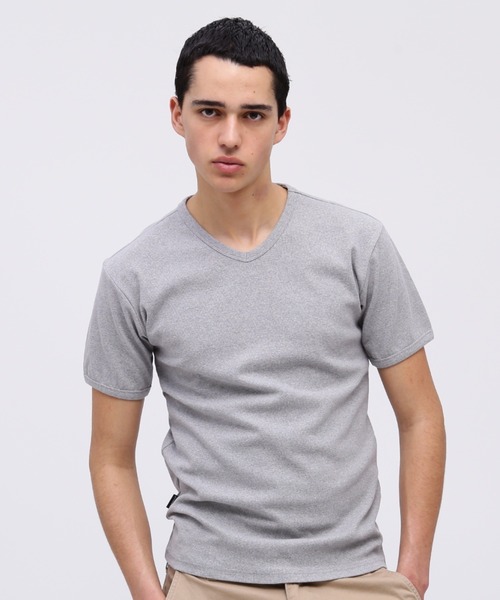 AVIREX（アヴィレックス）の「《DAILY/デイリー》RIB S/S V-NECK T-SHIRT /デイリー リブ 半袖 Vネック Tシャツ /AVIREX / アヴィレックス（Tシャツ/カットソー・メンズ・ホワイト/ブラック/グレー/ロイヤルブルー/チャコール/オリーブ・M/S/L/XL/XS）」の3枚目の写真