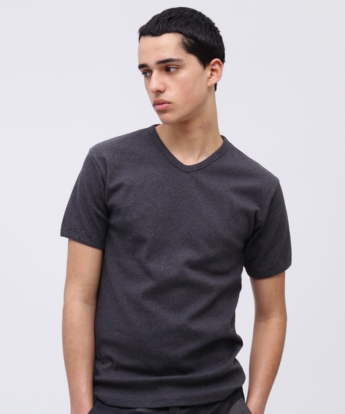 AVIREX（アヴィレックス）の「《DAILY/デイリー》RIB S/S V-NECK T-SHIRT /デイリー リブ 半袖 Vネック Tシャツ /AVIREX / アヴィレックス（Tシャツ/カットソー・メンズ・ホワイト/ブラック/グレー/ロイヤルブルー/チャコール/オリーブ・M/S/L/XL/XS）」の4枚目の写真