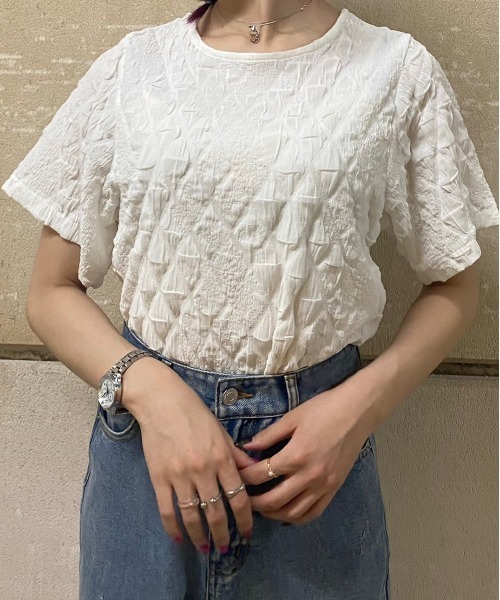 one way(ワンウェイ)の「エンボスクロップドトップス(Tシャツ/カットソー・レディース・ホワイト/ブラック/ライトピンク・FREE)」の5枚目の写真
