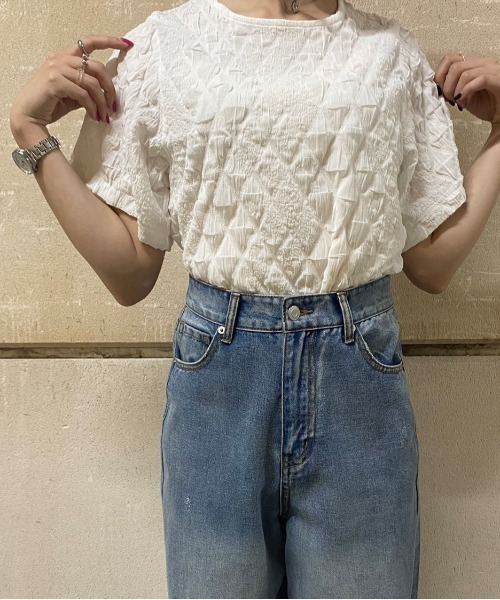 one way(ワンウェイ)の「エンボスクロップドトップス(Tシャツ/カットソー・レディース・ホワイト/ブラック/ライトピンク・FREE)」の6枚目の写真