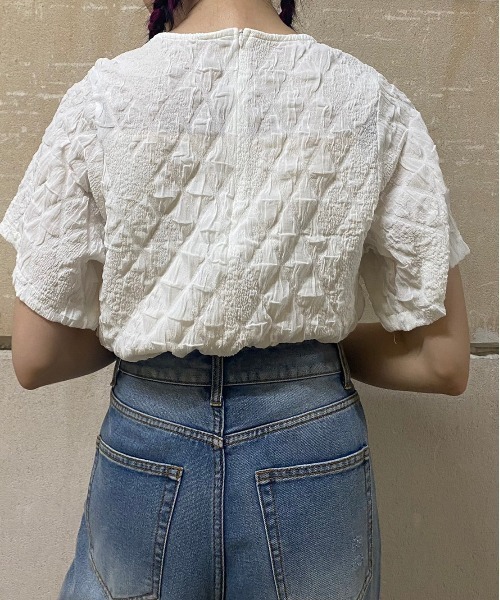 one way(ワンウェイ)の「エンボスクロップドトップス(Tシャツ/カットソー・レディース・ホワイト/ブラック/ライトピンク・FREE)」の7枚目の写真