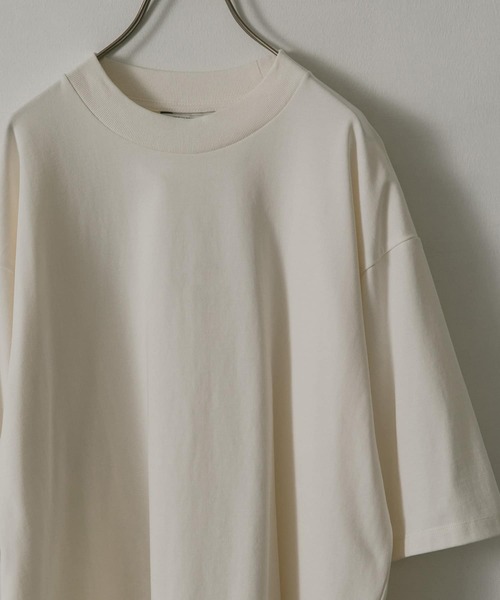 URBAN RESEARCH DOORS(アーバンリサーチドアーズ)の「モックネックタフTシャツ(Tシャツ/カットソー・メンズ・ホワイト/チャコールグレー/ベージュ/グリーン・MEDIUM/LARGE)」の2枚目の写真