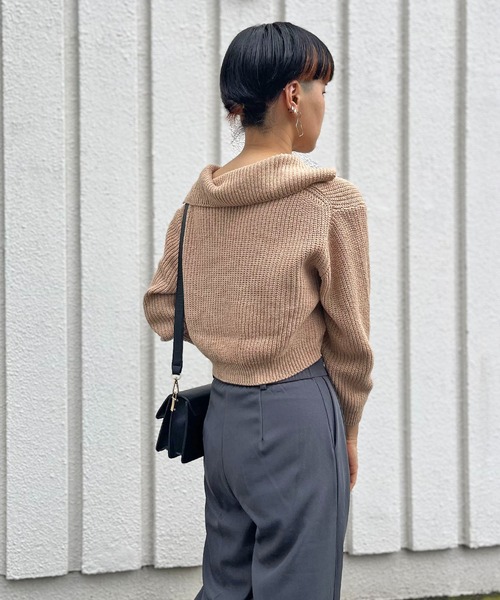 Jewelobe(ジュエローブ)の「ポロカラーUネック変形ショートプルオーバー(ニット/セーター・レディース・アイボリー/ベージュ/ブラウン・FREE)」の10枚目の写真