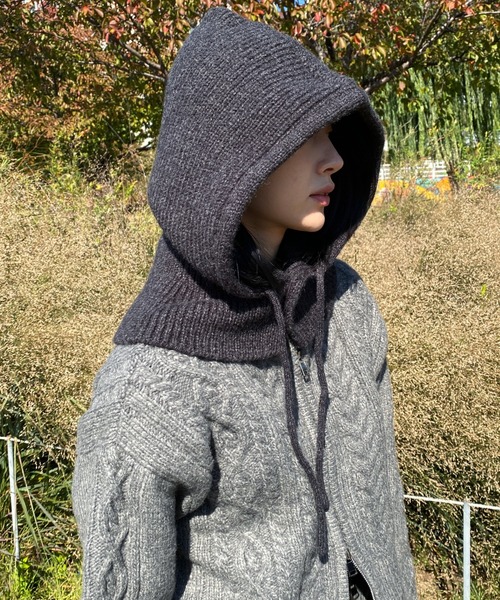 by muni:r（バイ ムニール）の「フードストリングバラクラバ（キャップ・レディース・ブラック/アイボリー/チャコール/ベージュ・ONE SIZE）」の3枚目の写真