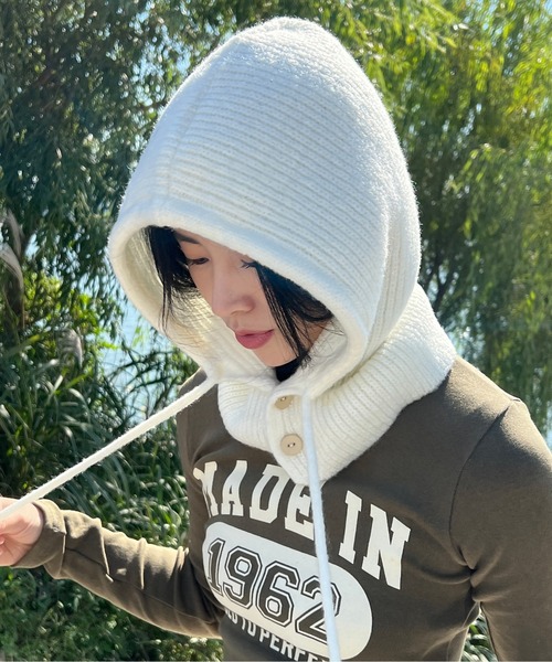 by muni:r（バイ ムニール）の「フードストリングバラクラバ（キャップ・レディース・ブラック/アイボリー/チャコール/ベージュ・ONE SIZE）」の2枚目の写真