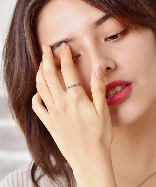 LHME（エルエイチエムイー）の「LHME スリムプレーンリング/サージカルステンレス316L（金属アレルギー対応）（リング・レディース・シルバー/イエローゴールド・9号/11号/13号/15号）」の10枚目の写真