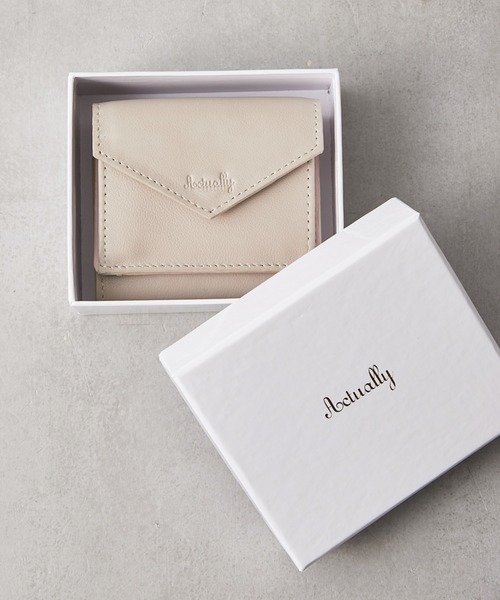 Actually(アクチュアリー)の「カウレザー ミニウォレット(財布・レディース・グレイッシュベージュ/ゴールド/イエロー/ラベンダー・フリー)」の9枚目の写真