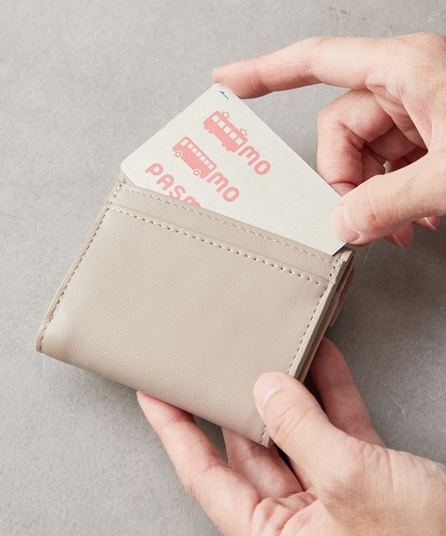 Actually(アクチュアリー)の「カウレザー ミニウォレット(財布・レディース・グレイッシュベージュ/ゴールド/イエロー/ラベンダー・フリー)」の12枚目の写真