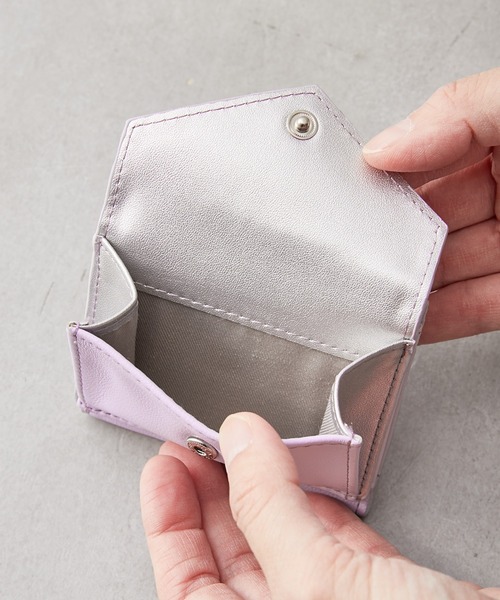 Actually(アクチュアリー)の「カウレザー ミニウォレット(財布・レディース・グレイッシュベージュ/ゴールド/イエロー/ラベンダー・フリー)」の20枚目の写真