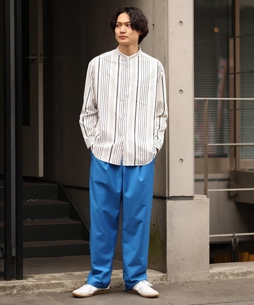 a.v.v(アーヴェヴェ)の「ストライプ柄バンドカラーワイドシャツ(シャツ/ブラウス・メンズ・ホワイト/ブルー・46/48/50)」の3枚目の写真