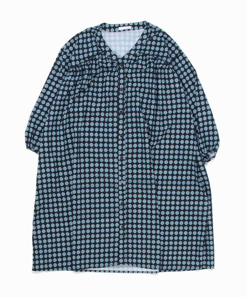 sandy(サンディー)の「【sandy】プリントヨークギャザーワンピース(ワンピース・レディース・オフホワイト/ブルー/ブラック・FREE)」の2枚目の写真