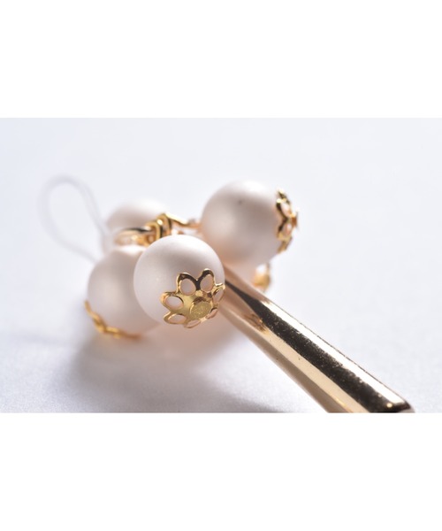 tone(トーン)の「【Astyle】マットパールスティック樹脂ピアス(MA)(ピアス(両耳用)・レディース・ゴールド・FREE)」の4枚目の写真