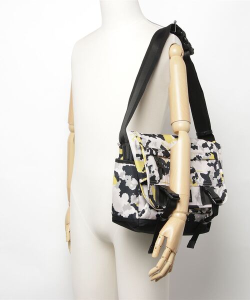 schott(ショット)の「MAKAVELIC/マキャベリック/TRUCKS GARAGE MESSENGER BAG/トラック ガレージ メッセンジャーバッグ(メッセンジャーバッグ・メンズ・その他2/ブラック・00)」の4枚目の写真