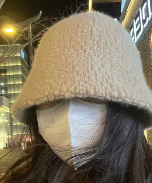 tone（トーン）の「【gratin】ラムウール風バケットハット（ハット・レディース・ホワイト/ブラック/ベージュ/ブルー/アイボリー・FREE）」の9枚目の写真