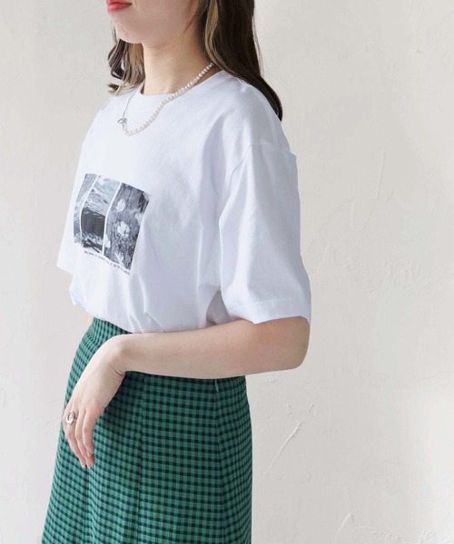 HER CLOSET（ハークローゼット）の「【shemoshelly】WEB限定モノクロフォトプリントロゴTシャツ（Tシャツ/カットソー・レディース・ホワイト/ホワイト系その他・S/M/L）」の20枚目の写真