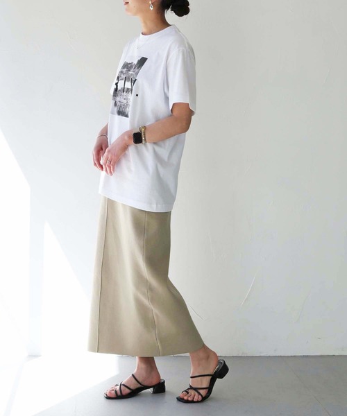 HER CLOSET（ハークローゼット）の「【shemoshelly】WEB限定モノクロフォトプリントロゴTシャツ（Tシャツ/カットソー・レディース・ホワイト/ホワイト系その他・S/M/L）」の5枚目の写真