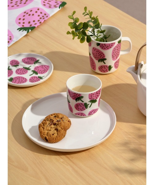 マリメッコ Mansikka プレート 2枚セット marimekko マンシッカ マリメッコ Mansikka プレート 2枚セット marimekko マンシッカ