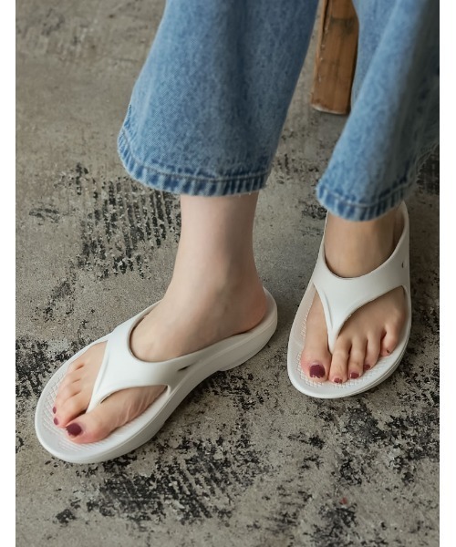 Re:EDIT（リエディ）の「[大きいサイズ有][ユニセックス]クッションフリップトングサンダル（サンダル・レディース・アイボリー/ブラック・S～Ｍ/L～LL/M～Ｌ/LL～3L）」の3枚目の写真