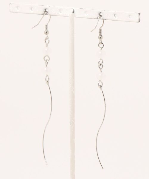 tone(トーン)の「【CouleuR】white×silver long ピアス(ピアス(両耳用)・レディース・その他・FREE)」の2枚目の写真