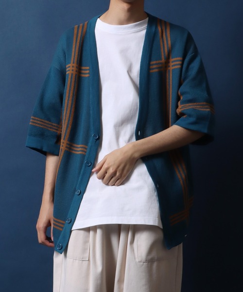 ANPAS(アンパス)の「Plaid Pattern Oversized Knit Cardigan/チェック柄 オーバーサイズ 半袖 ニットカーディガン(カーディガン/ボレロ・メンズ・ブラック/グレイッシュベージュ/ブルー・M/L)」の3枚目の写真