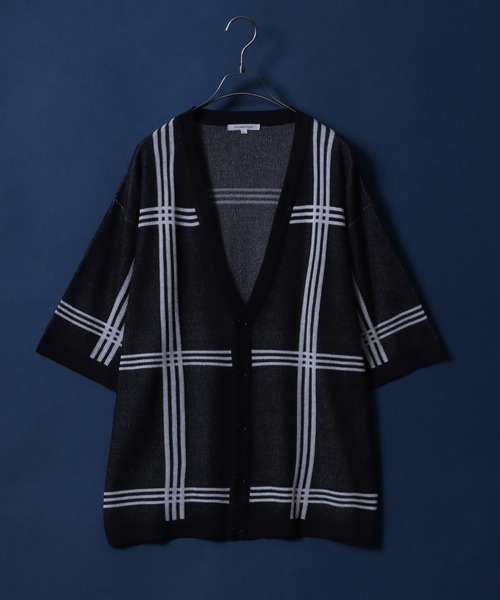 ANPAS(アンパス)の「Plaid Pattern Oversized Knit Cardigan/チェック柄 オーバーサイズ 半袖 ニットカーディガン(カーディガン/ボレロ・メンズ・ブラック/グレイッシュベージュ/ブルー・M/L)」の4枚目の写真