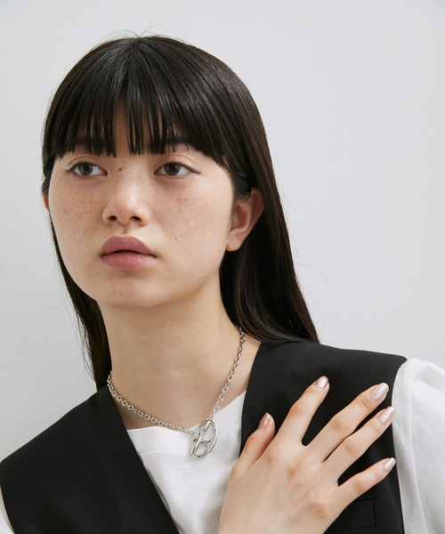 ADAM ET ROPE'(アダムエロペ)の「【LES BIJOUX】ニュアンスマンテルネックレス(ネックレス・レディース・シルバー/ゴールド・FREE)」の1枚目の写真