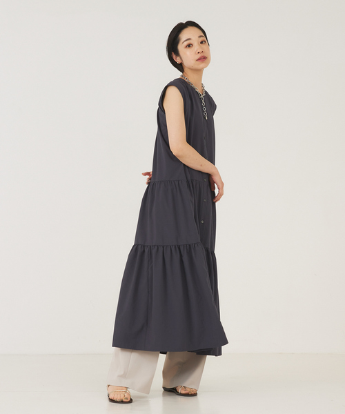 qualite（カリテ）の「ソフトタフタティアードワンピース（ワンピース・レディース・チャコールグレー/カーキ・フリー）」の3枚目の写真
