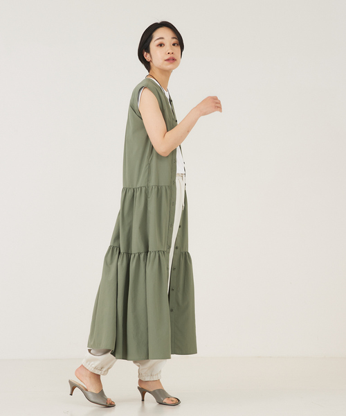 qualite（カリテ）の「ソフトタフタティアードワンピース（ワンピース・レディース・チャコールグレー/カーキ・フリー）」の4枚目の写真