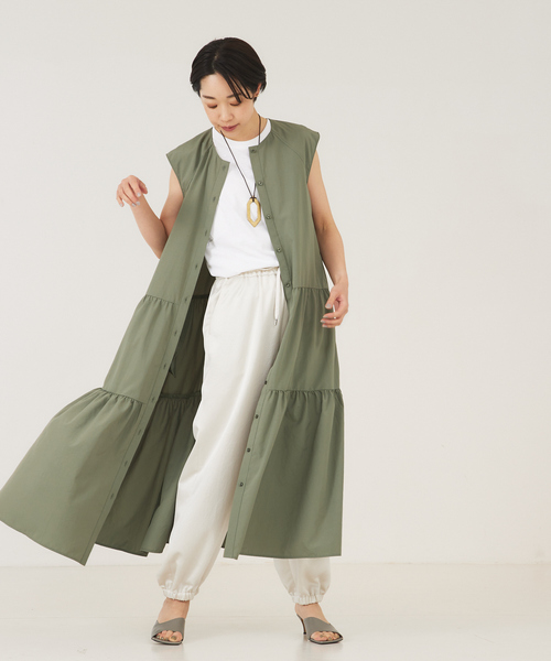 qualite（カリテ）の「ソフトタフタティアードワンピース（ワンピース・レディース・チャコールグレー/カーキ・フリー）」の7枚目の写真