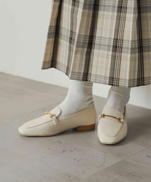 SENSE OF PLACE by URBAN RESEARCH(センスオブプレイスバイアーバンリサーチ)の「フェイクレザービットローファー(ローファー・レディース・ブラウン/ブラック/アイボリー・MEDIUM/LARGE/X-LARGE/SMALL)」の7枚目の写真