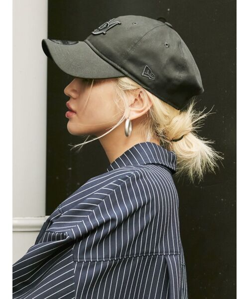 NEWERA EK COLLECTION（ニューエライーケーコレクション）の「【ニューエラコラボ】エンブロイダリーロゴキャップ（キャップ・レディース・ブラウン/ブラック・FREE）」の6枚目の写真