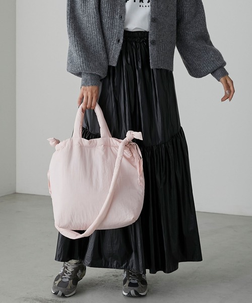 forksy.(フォルクシー)の「【forksy.】ナイロンパフィーショルダーバッグ(ショルダーバッグ・レディース・オフホワイト/ブラック/ブルー/ピンク・FREE)」の5枚目の写真