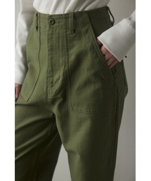 BLACK BY MOUSSY（ブラックバイマウジー）の「baker pants(ベイカーパンツ)（カーゴパンツ・レディース・カーキ/オフホワイト/ブラック・2/1）」の16枚目の写真