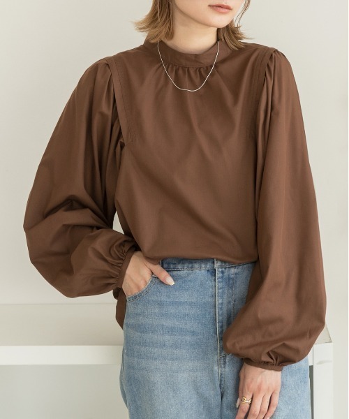 ad thie(アドティエ)の「ウィングショルダー バンドカラー ブラウス(シャツ/ブラウス・レディース・ブラウン/ブラック/オフホワイト/ネイビー×ホワイト/ホワイト×イエロー・FREE)」の17枚目の写真