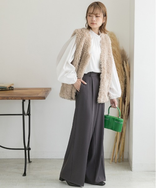 ad thie(アドティエ)の「ウィングショルダー バンドカラー ブラウス(シャツ/ブラウス・レディース・ブラウン/ブラック/オフホワイト/ネイビー×ホワイト/ホワイト×イエロー・FREE)」の6枚目の写真