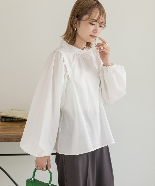ad thie(アドティエ)の「ウィングショルダー バンドカラー ブラウス(シャツ/ブラウス・レディース・ブラウン/ブラック/オフホワイト/ネイビー×ホワイト/ホワイト×イエロー・FREE)」の8枚目の写真