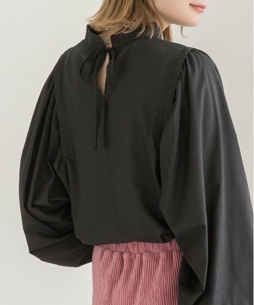 ad thie(アドティエ)の「ウィングショルダー バンドカラー ブラウス(シャツ/ブラウス・レディース・ブラウン/ブラック/オフホワイト/ネイビー×ホワイト/ホワイト×イエロー・FREE)」の13枚目の写真