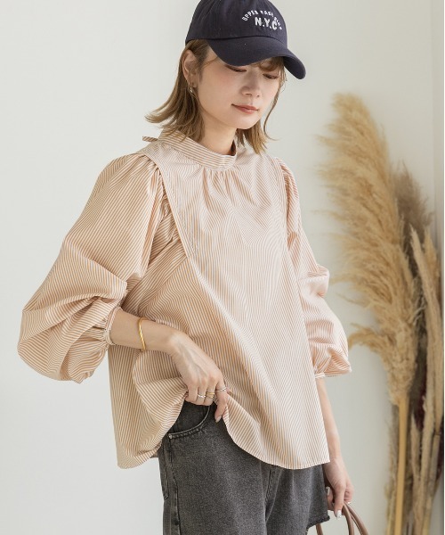 ad thie(アドティエ)の「ウィングショルダー バンドカラー ブラウス(シャツ/ブラウス・レディース・ブラウン/ブラック/オフホワイト/ネイビー×ホワイト/ホワイト×イエロー・FREE)」の10枚目の写真