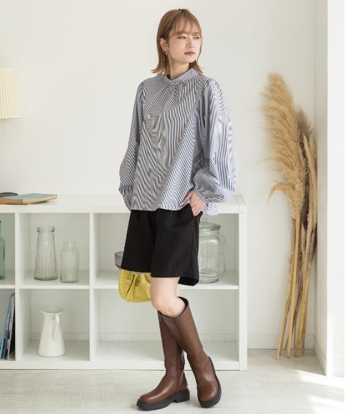 ad thie(アドティエ)の「ウィングショルダー バンドカラー ブラウス(シャツ/ブラウス・レディース・ブラウン/ブラック/オフホワイト/ネイビー×ホワイト/ホワイト×イエロー・FREE)」の19枚目の写真