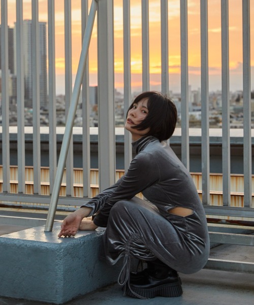 VeLV(ヴェルヴ)の「【ほげちゃんコラボ】SIDE SLIT VELOR ONEPIECE サイドスリットベロアワンピース(ワンピース・レディース・グレー/ブルー/ブラック・FREE)」の13枚目の写真